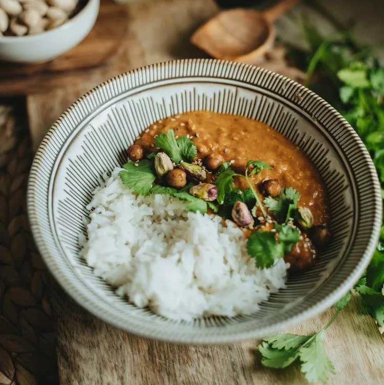 Dal met gedroogd kerrieblad-tarka: een eenvoudig Zuid-Indiaas linzengerecht
