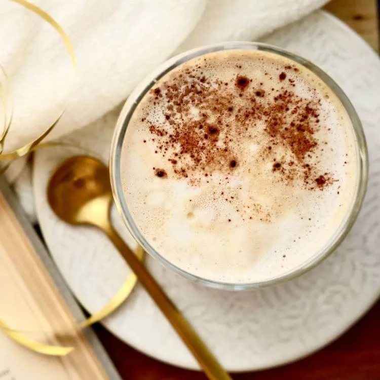 Rooiboslatte met havermelk en kaneel
